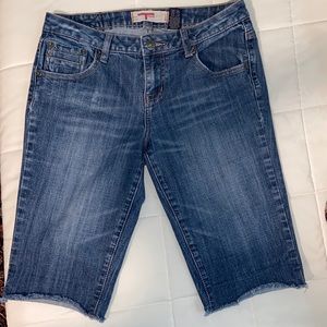 IT5 denim size 9 shorts